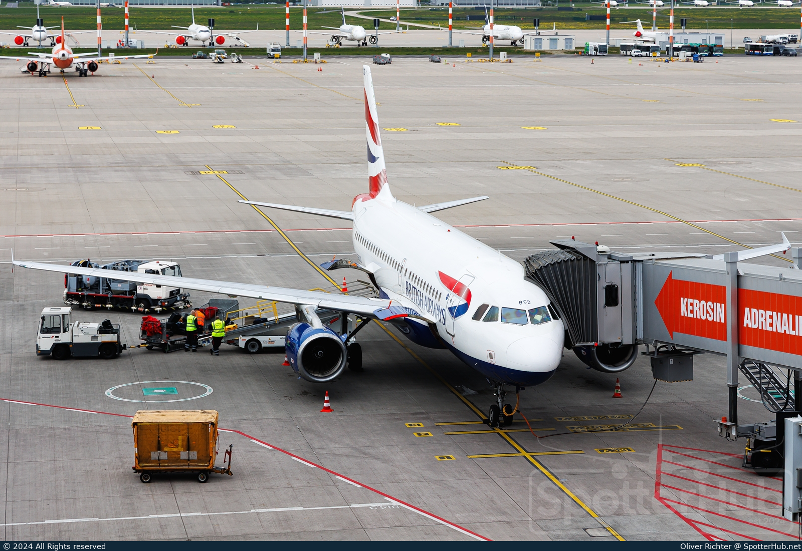 Photo of G-DBCD - Airbus A319-131 operated by British Airways