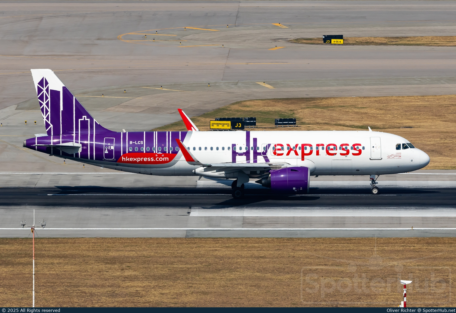 Photo of B-LCS - Airbus A320-271N operated by Hong Kong Express