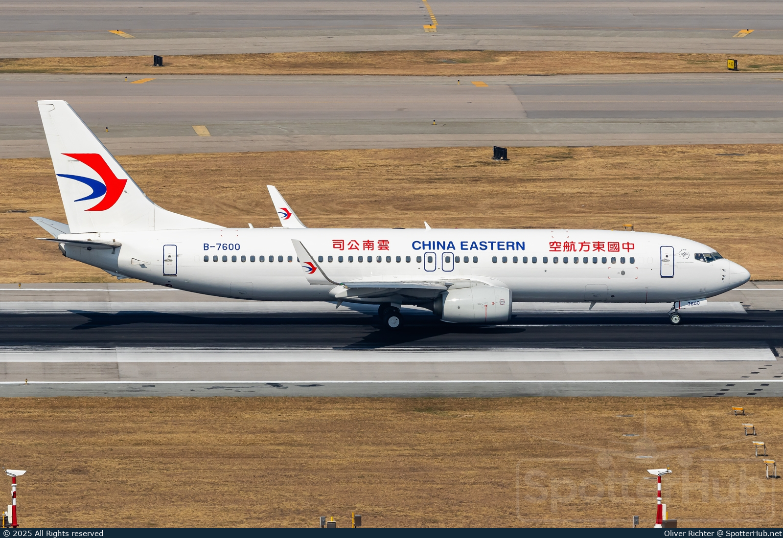 Photo of B-7600 - Boeing 737-89P operated by China Eastern Airlines