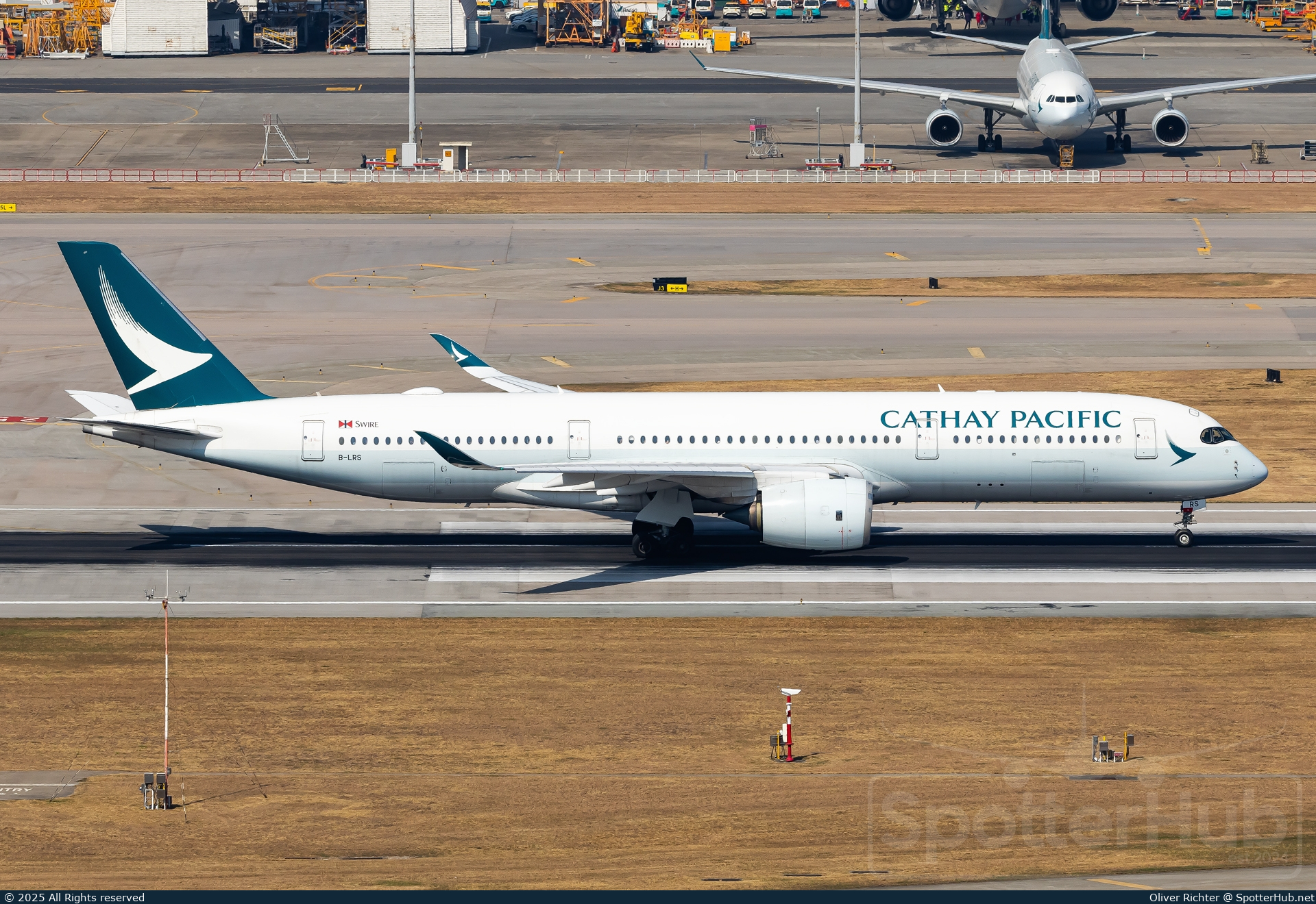 Photo of B-LRS - Airbus A350-941 operated by Cathay Pacific Airways