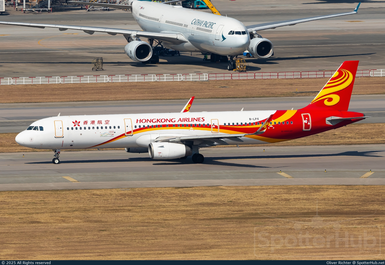 Photo of B-LPX - Airbus A321-231 operated by Hong Kong Airlines