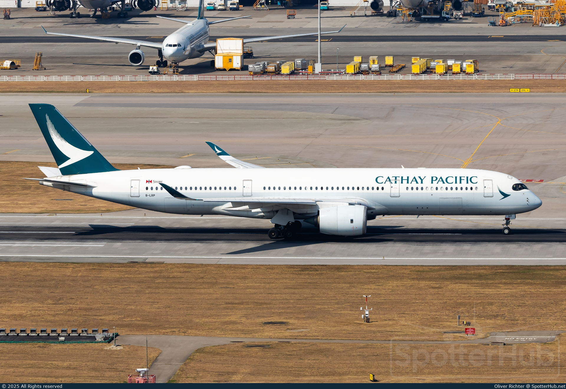 Photo of B-LRP - Airbus A350-941 operated by Cathay Pacific Airways