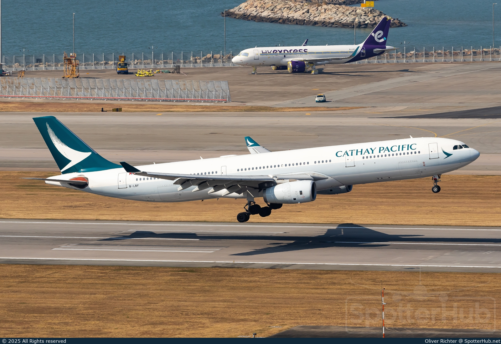 Photo of B-LBF - Airbus A330-343 operated by Cathay Pacific Airways