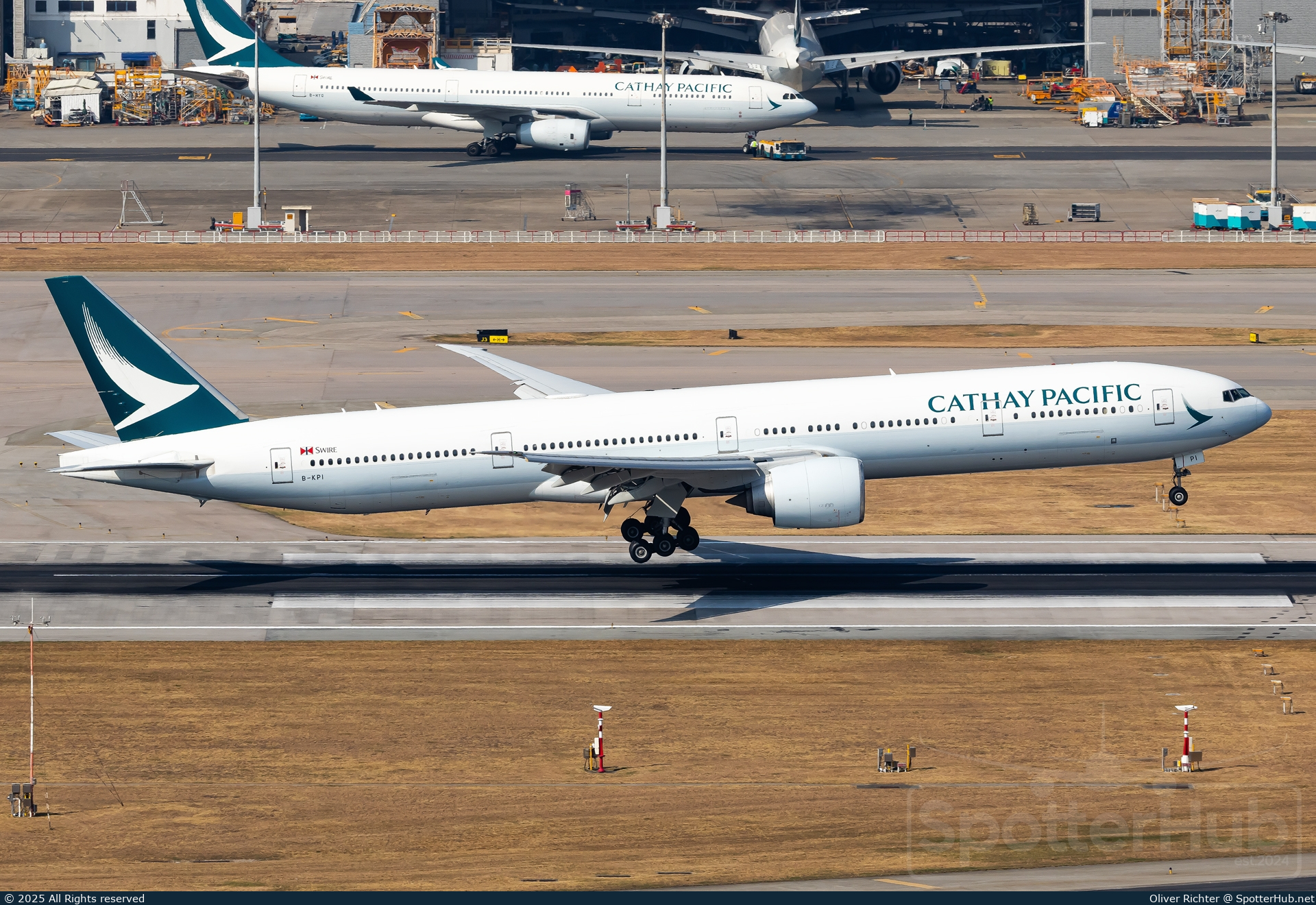Photo of B-KPI - Boeing 777-367(ER) operated by Cathay Pacific Airways
