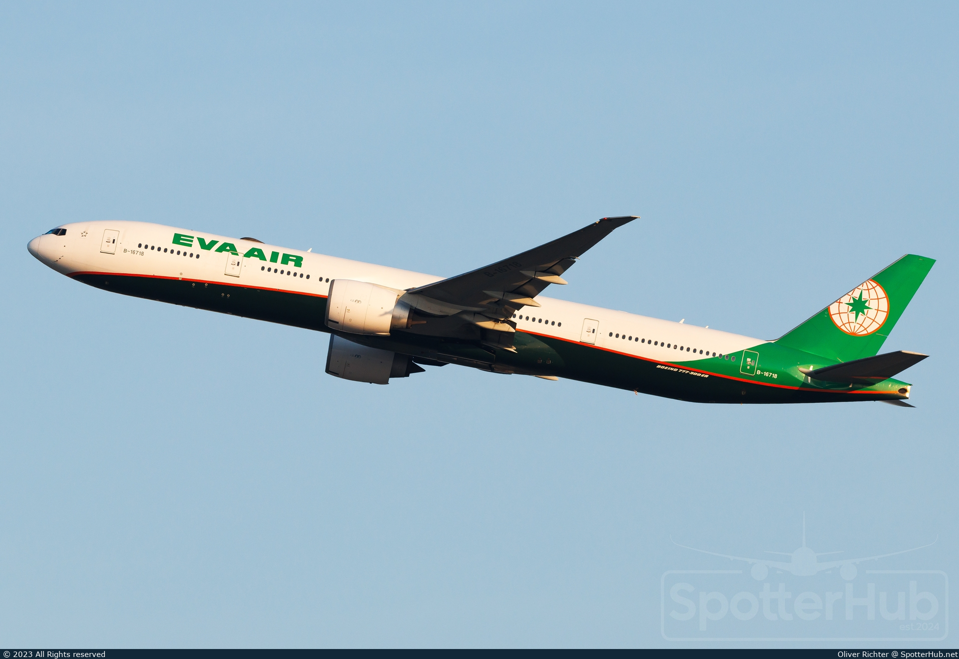 Photo of B-16718 - Boeing 777-35E(ER) operated by EVA Air