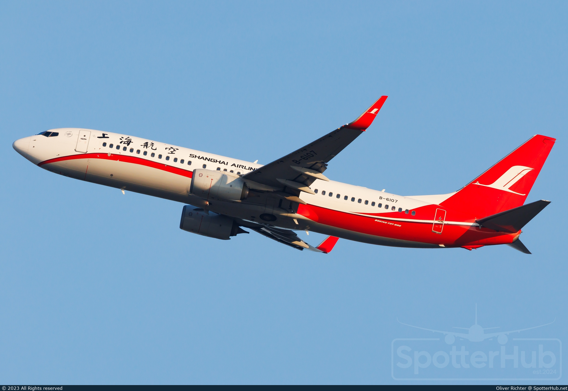 Photo of B-6107 - Boeing 737-89P operated by Shanghai Airlines