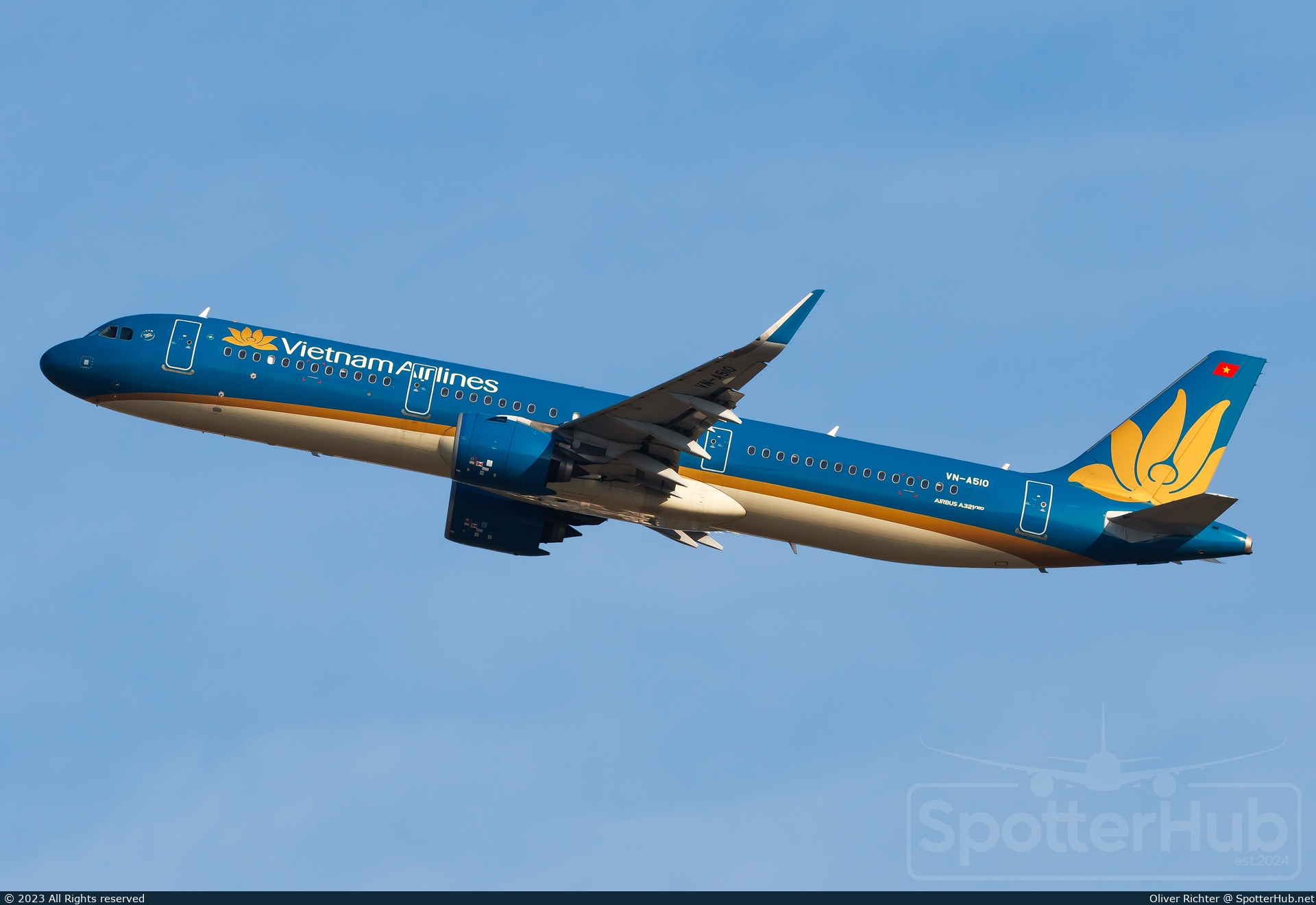 Photo of VN-A510 - Airbus A321-272N operated by Vietnam Airlines