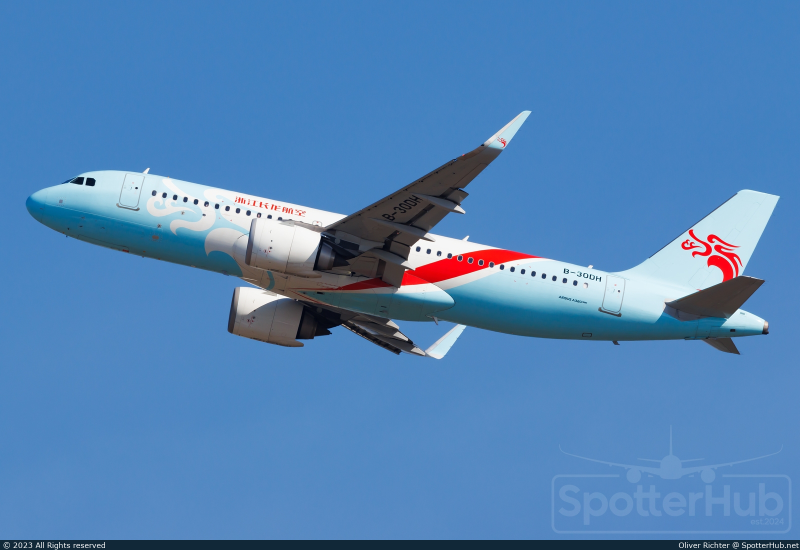 Photo of B-30DH - Airbus A320-251N operated by Loong Air