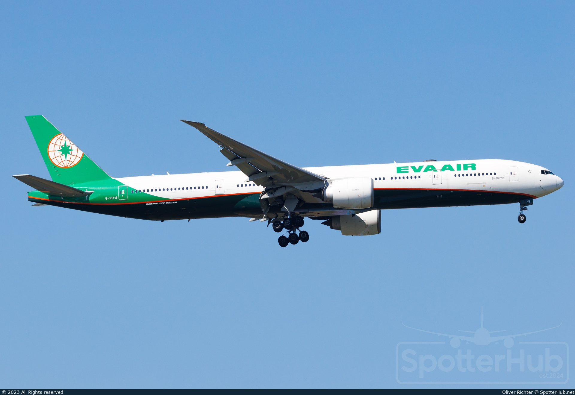 Photo of B-16718 - Boeing 777-35E(ER) operated by EVA Air