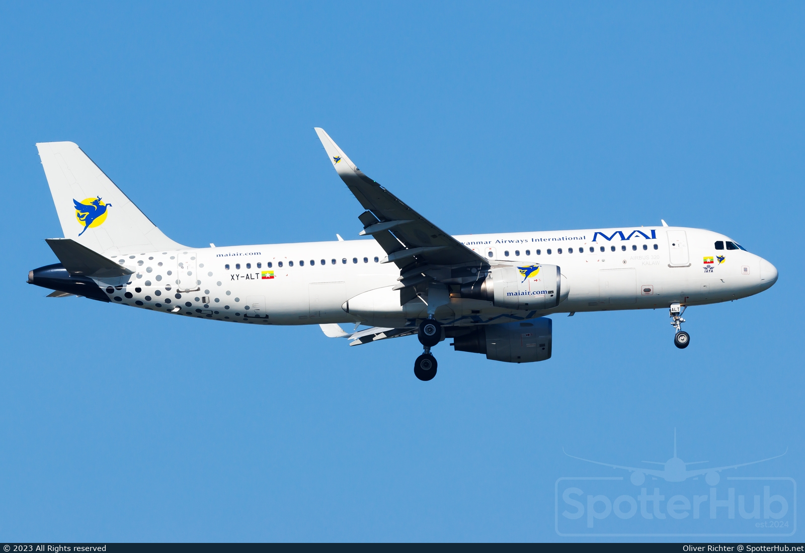 Photo of XY-ALT - Airbus A320-214 operated by Myanmar Airways International