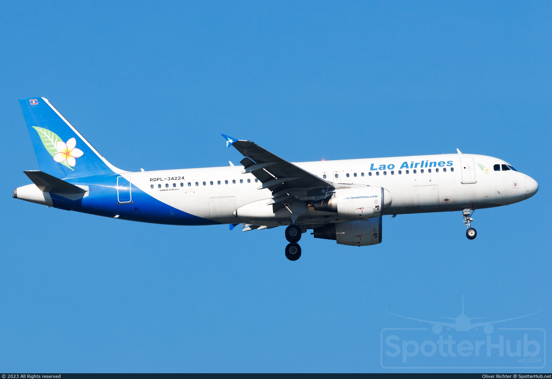 Photo of RDPL-34224 - Airbus A320-214 operated by Lao Airlines
