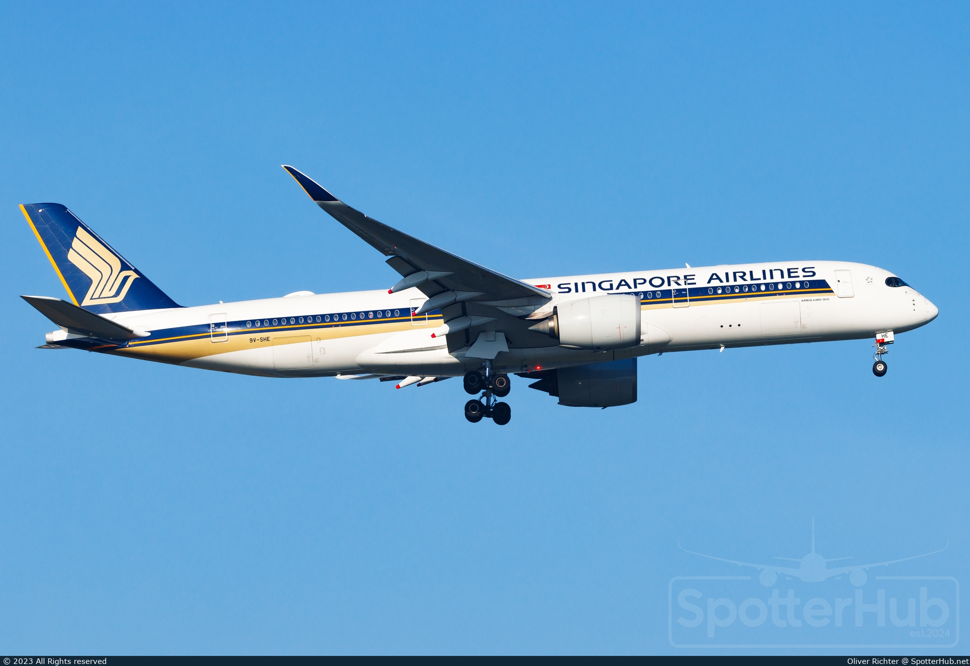 Photo of 9V-SHE - Airbus A350-941 operated by Singapore Airlines