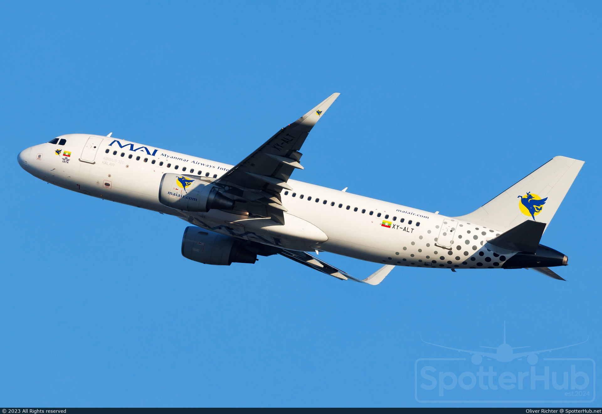 Photo of XY-ALT - Airbus A320-214 operated by Myanmar Airways International