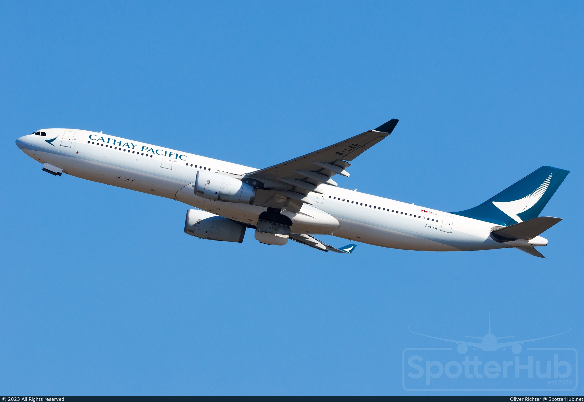 Photo of B-LAR - Airbus A330-343 operated by Cathay Pacific Airways