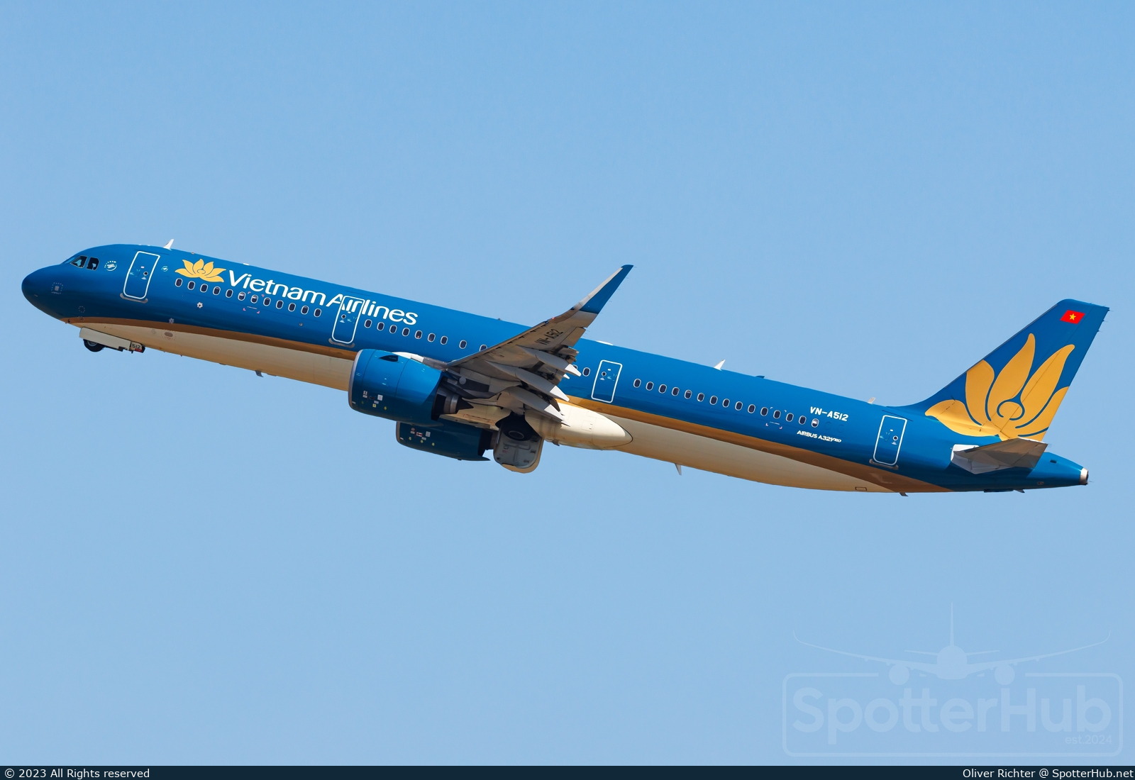 Photo of VN-A512 - Airbus A321-272N operated by Vietnam Airlines