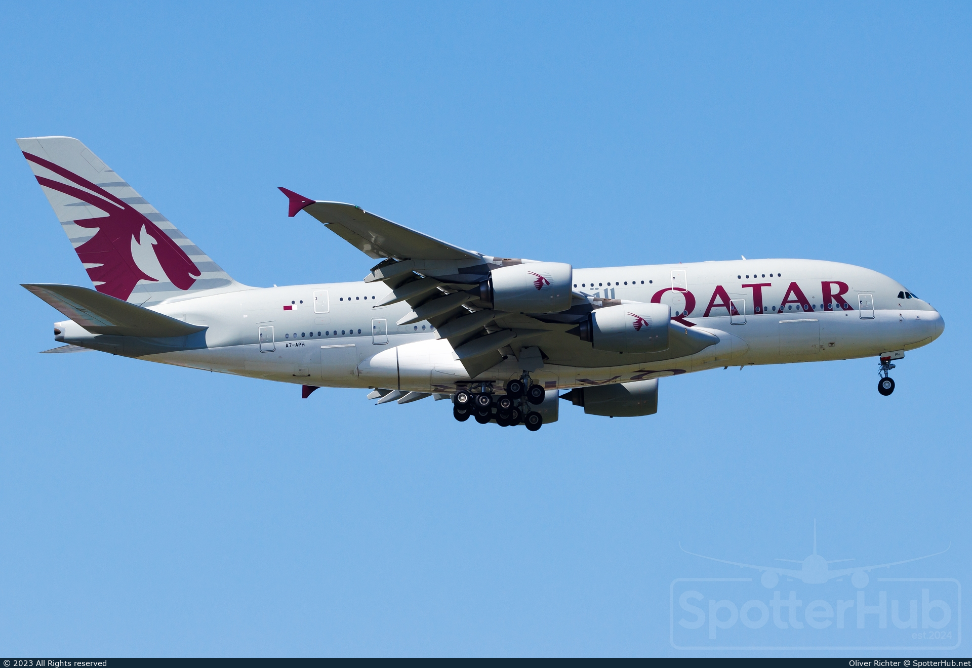 Photo of A7-APH - Airbus A380-861 operated by Qatar Airways