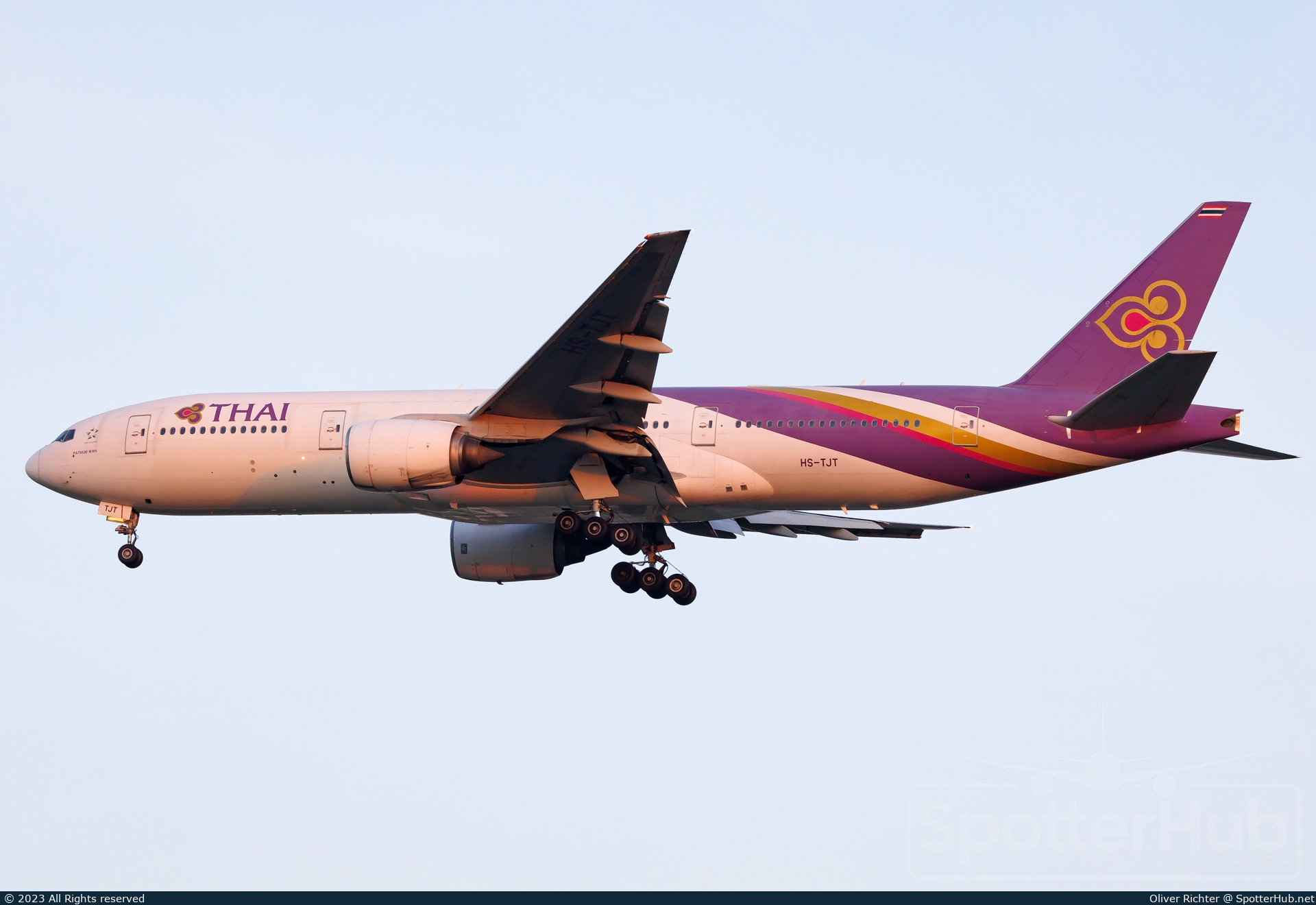 Photo of HS-TJT - Boeing 777-2D7(ER) operated by Thai Airways International