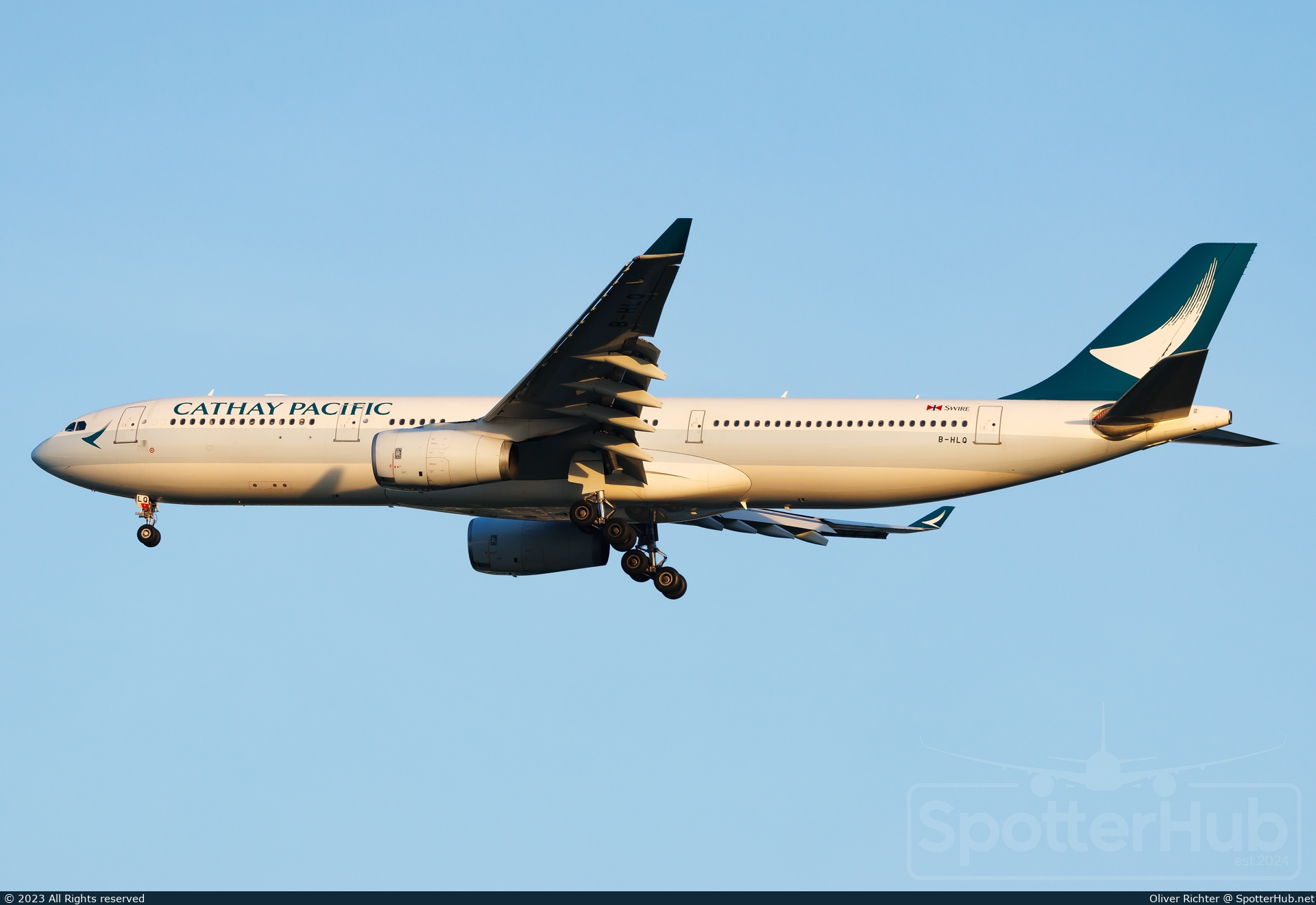 Photo of B-HLQ - Airbus A330-343 operated by Cathay Pacific Airways