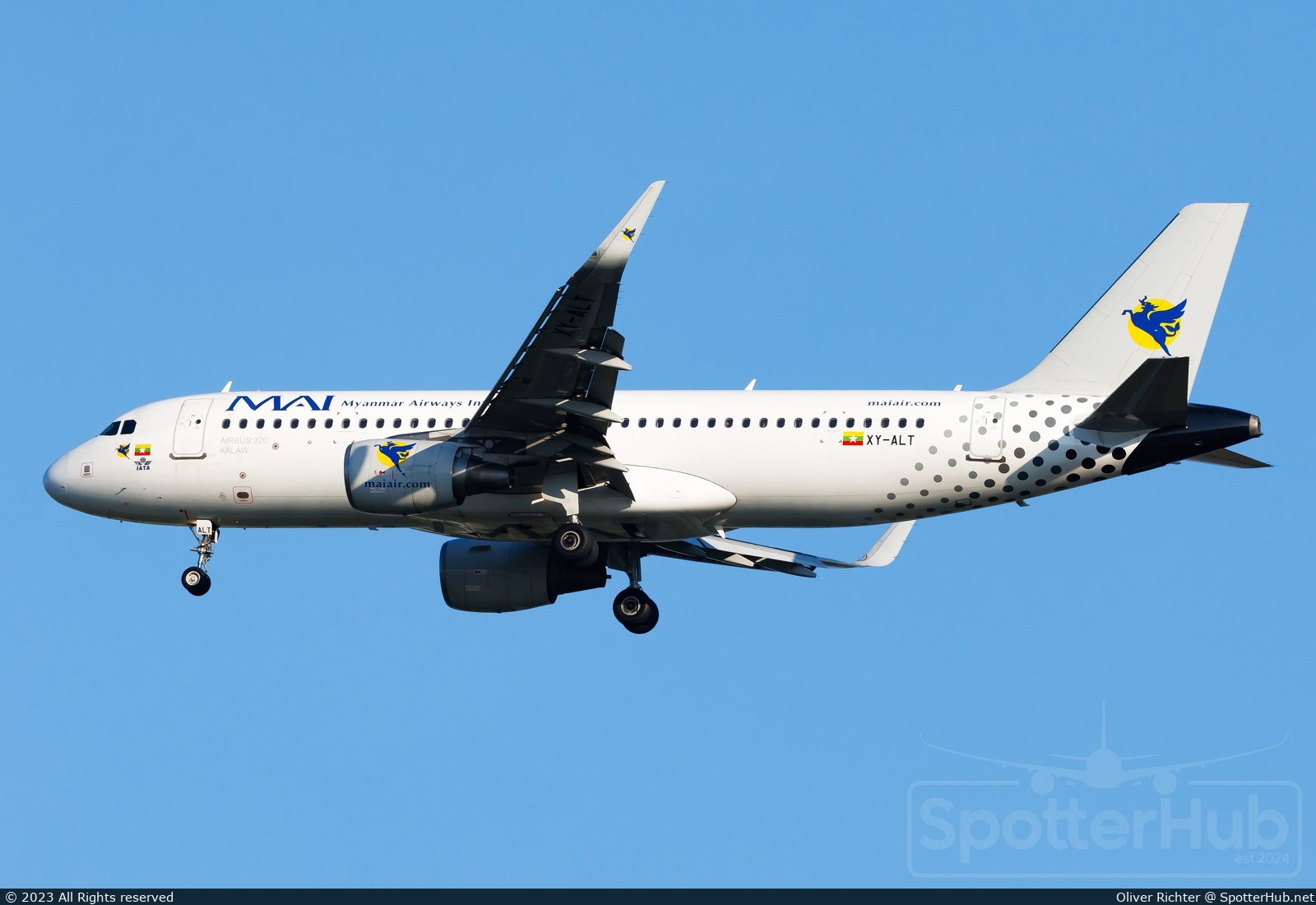 Photo of XY-ALT - Airbus A320-214 operated by Myanmar Airways International
