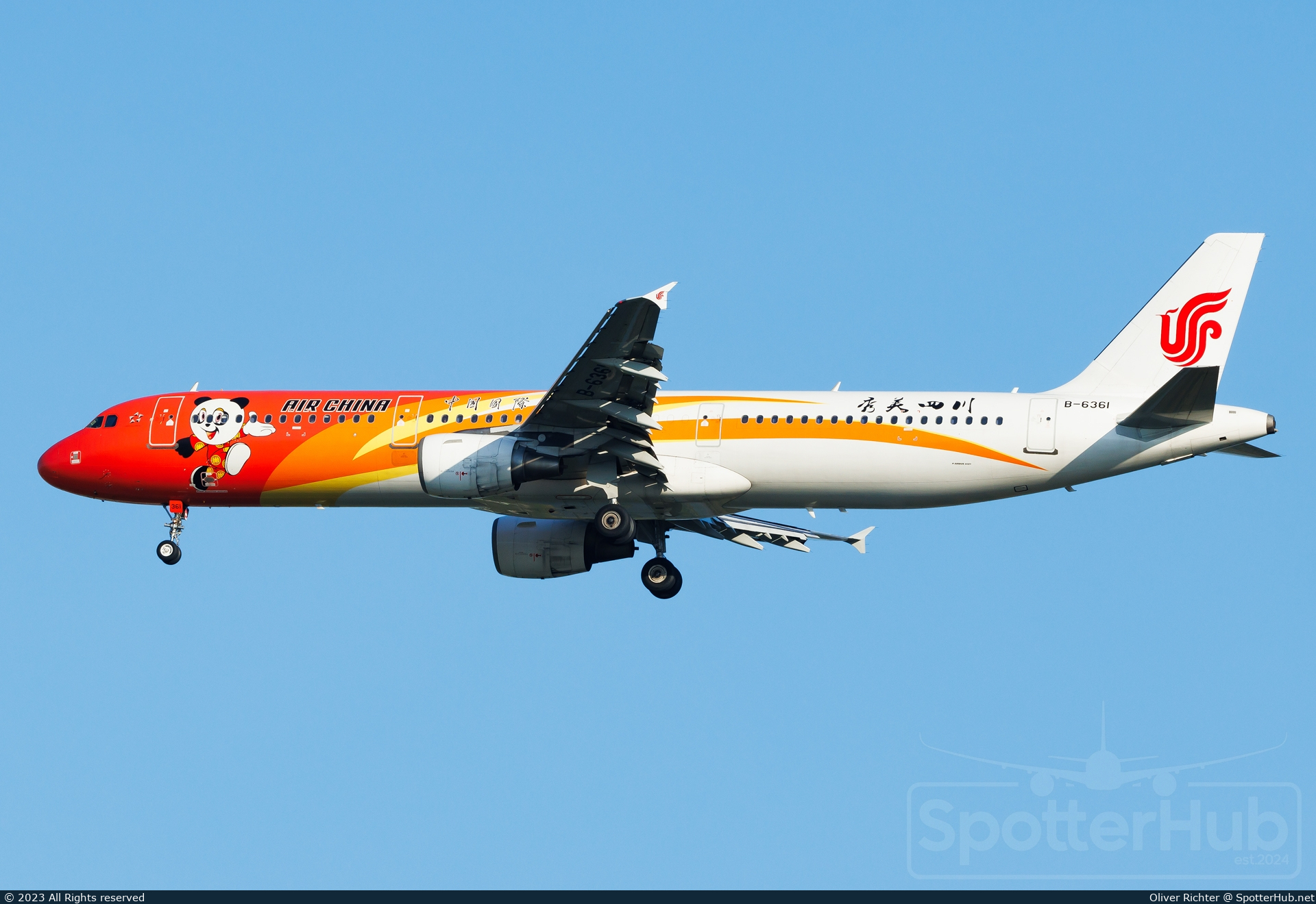 Photo of B-6361 - Airbus A321-213 operated by Air China