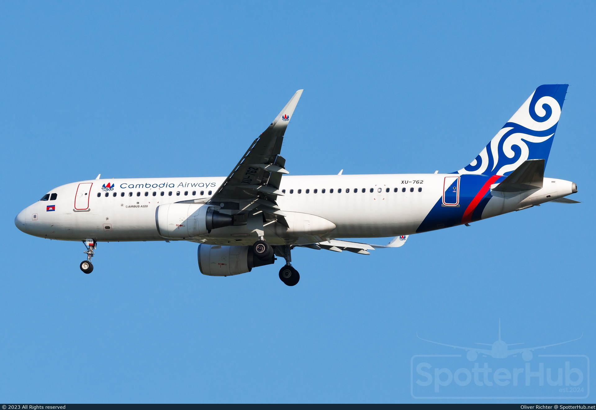 Photo of XU-762 - Airbus A320-214 operated by Cambodia Airways