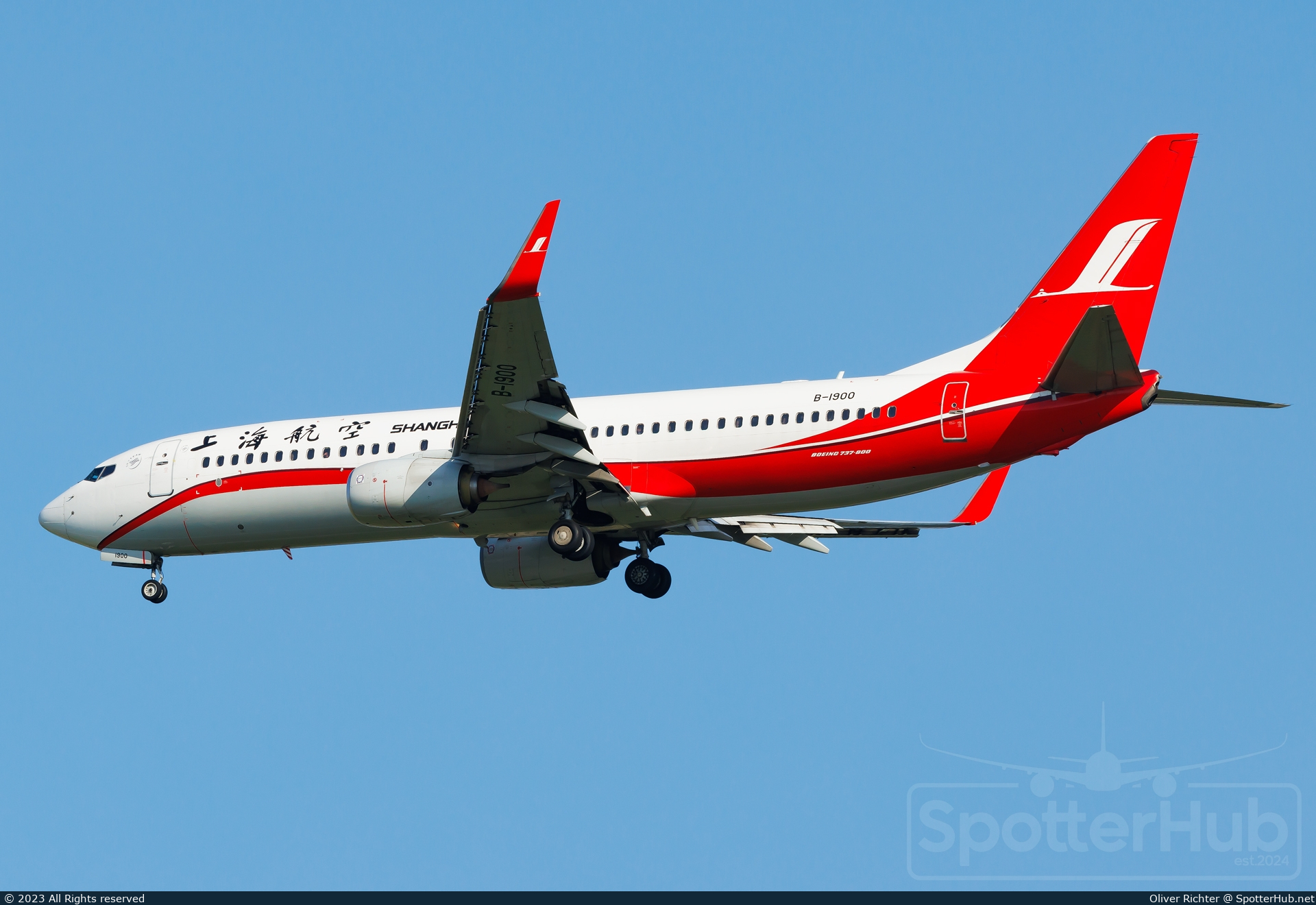 Photo of B-1900 - Boeing 737-86D operated by Shanghai Airlines