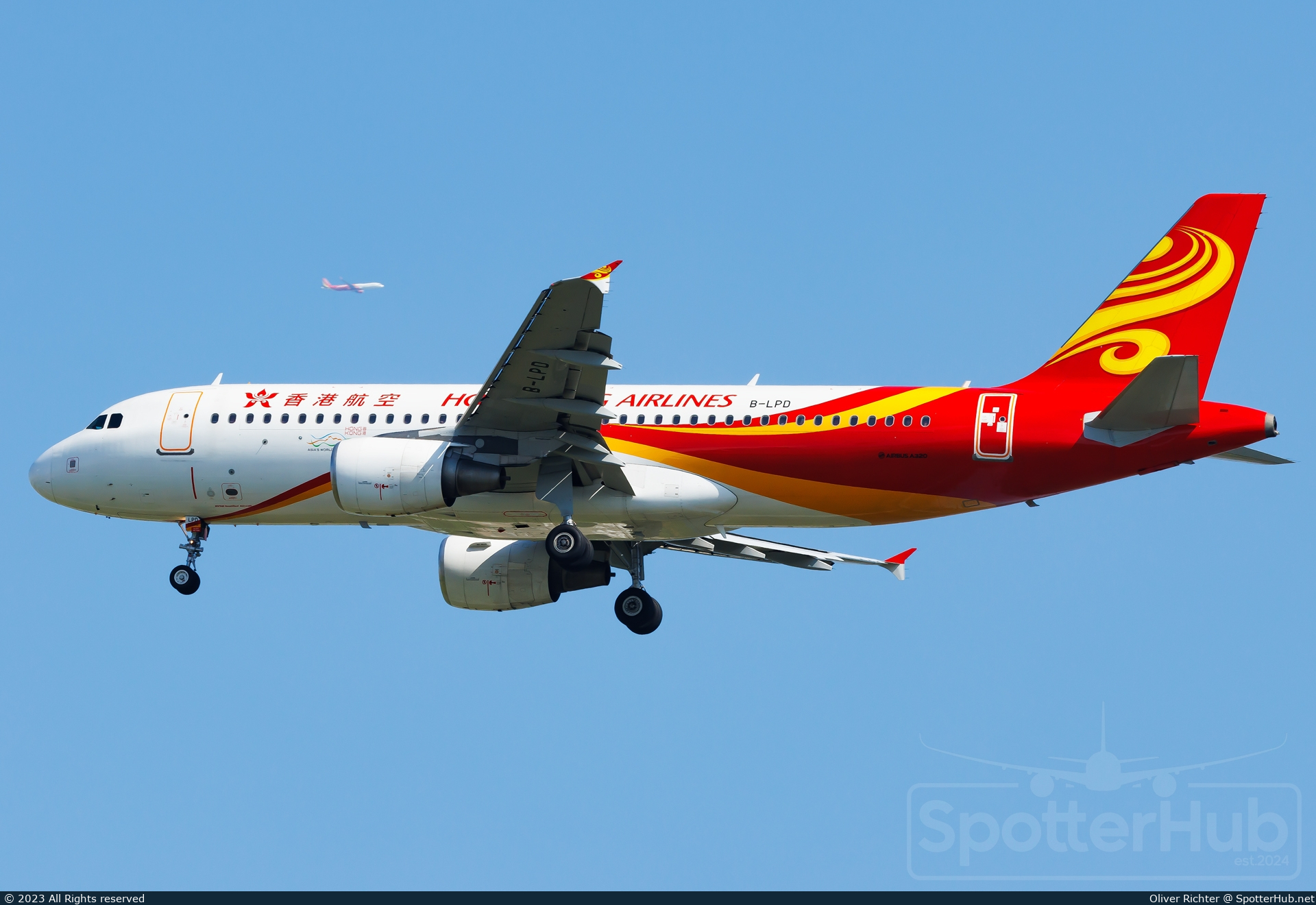 Photo of B-LPD - Airbus A320-214 operated by Hong Kong Airlines