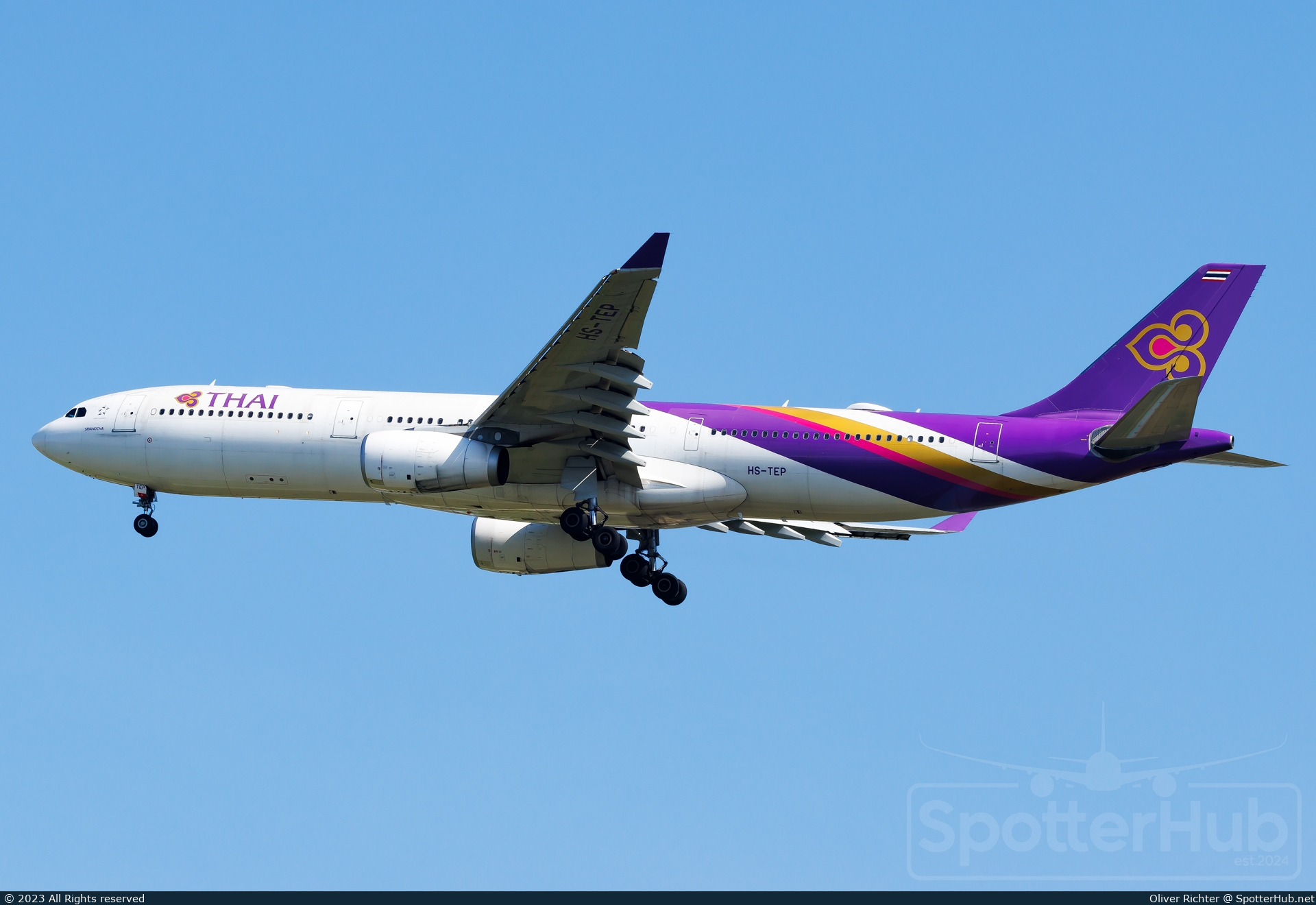 Photo of HS-TEP - Airbus A330-343 operated by Thai Airways International
