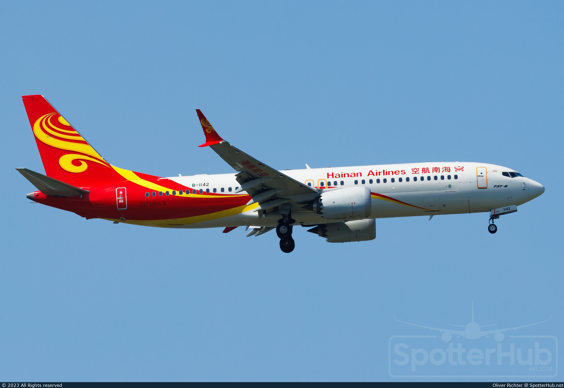 Photo of B-1142 - Boeing 737 MAX 8 operated by Hainan Airlines