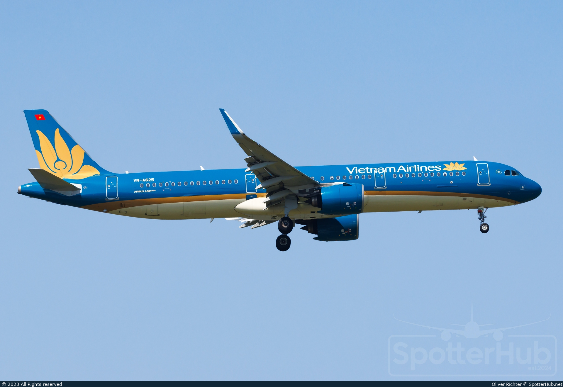 Photo of VN-A625 - Airbus A321-272N operated by Vietnam Airlines
