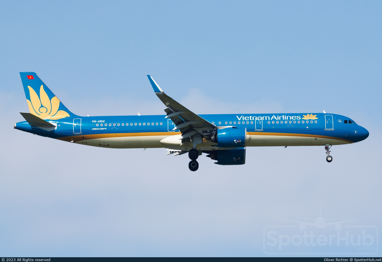 Photo of VN-A512 - Airbus A321-272N operated by Vietnam Airlines
