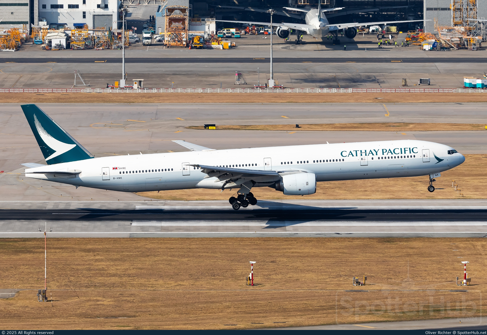 Photo of B-HNK - Boeing 777-367 operated by Cathay Pacific Airways