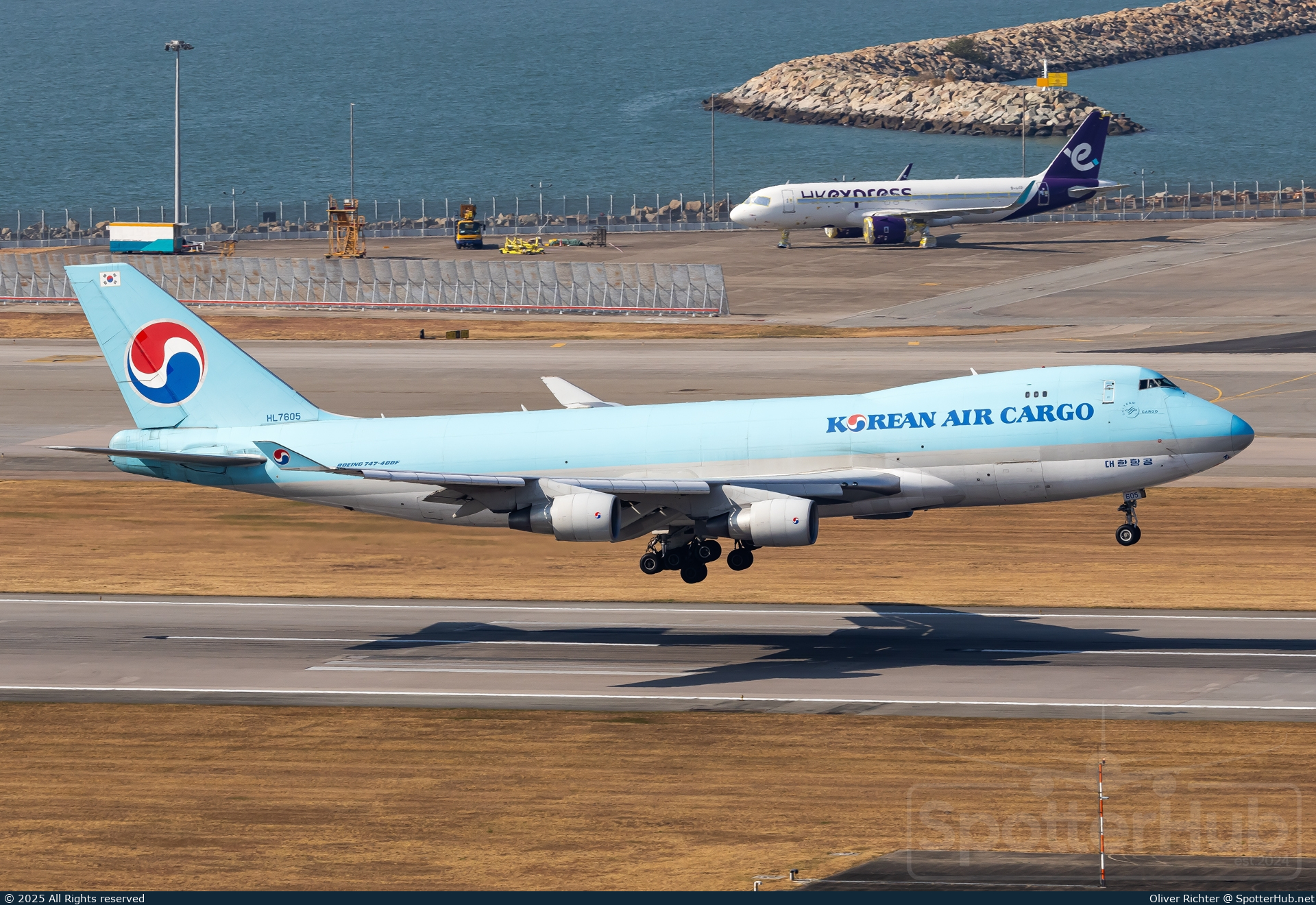 Photo of HL7605 - Boeing 747-4B5F(ER) operated by Korean Air Cargo