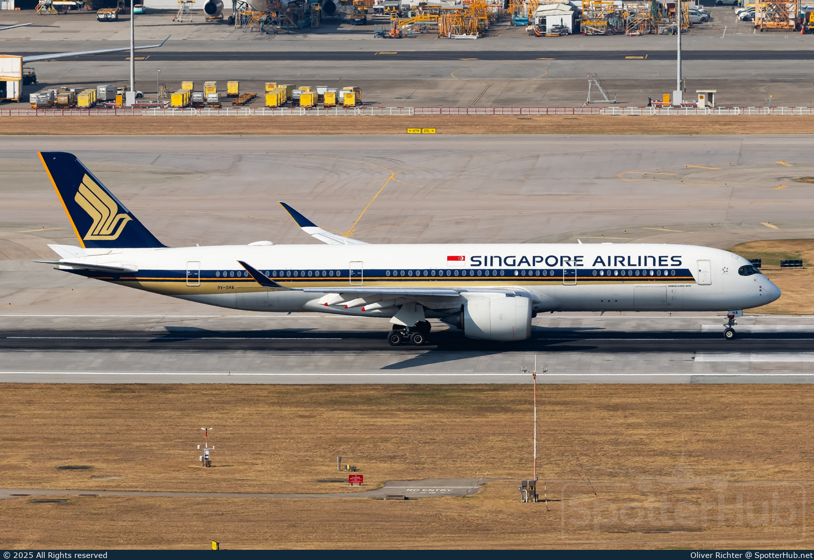 Photo of 9V-SHA - Airbus A350-941 operated by Singapore Airlines