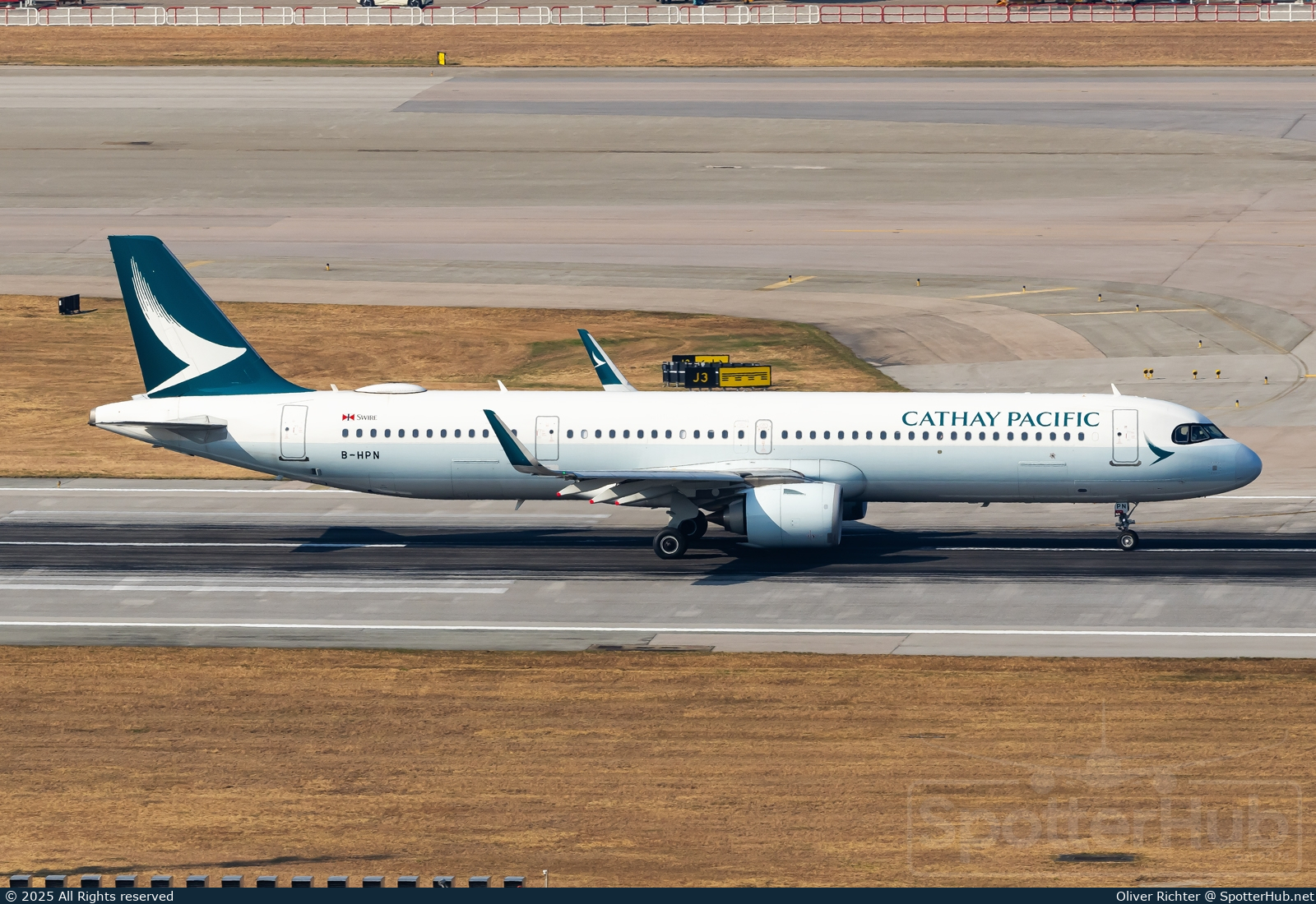 Photo of B-HPN - Airbus A321-251NX operated by Cathay Pacific Airways