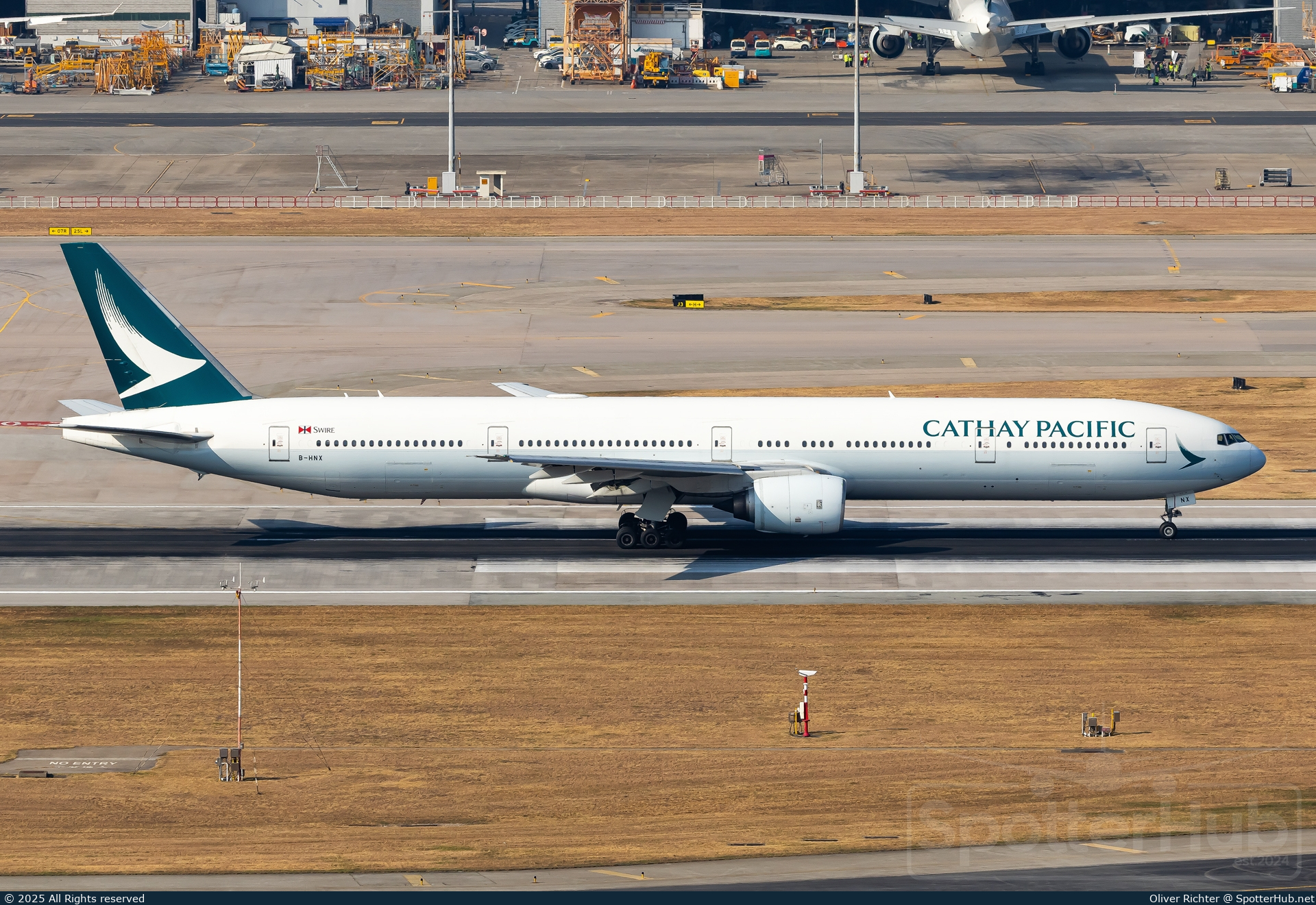 Photo of B-HNX - Boeing 777-31H operated by Cathay Pacific Airways