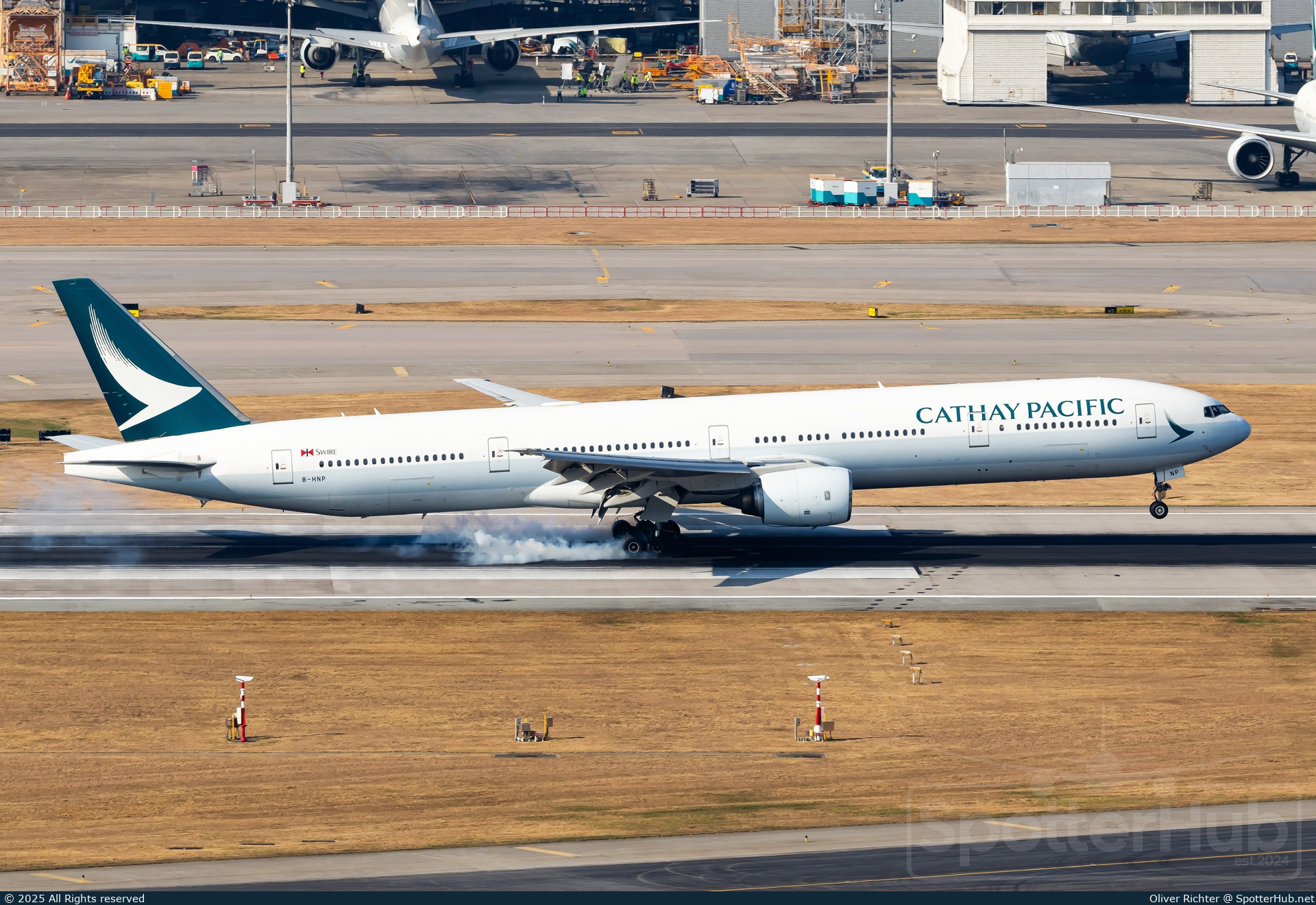 Photo of B-HNP - Boeing 777-367 operated by Cathay Pacific Airways
