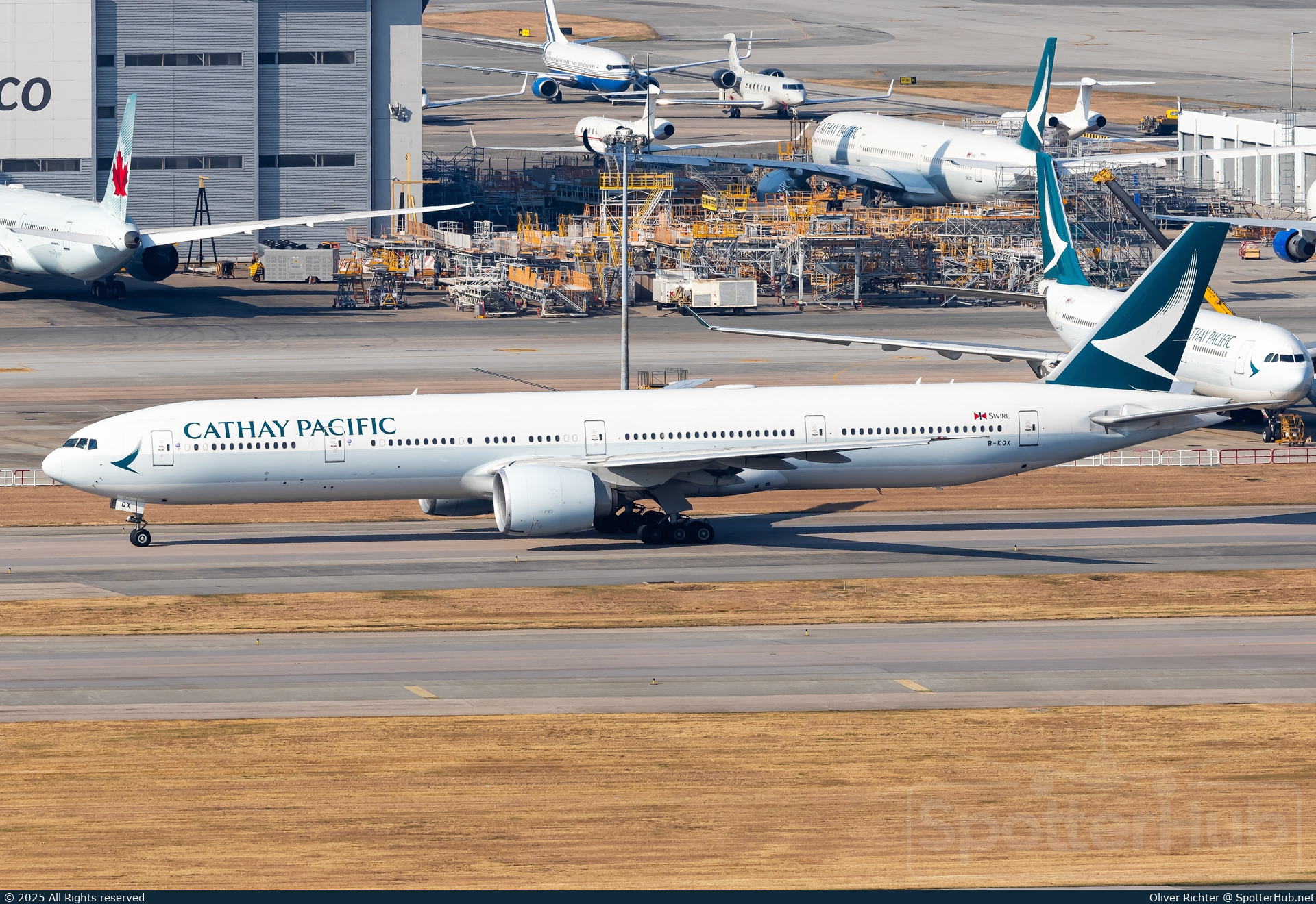 Photo of B-KQX - Boeing 777-367(ER) operated by Cathay Pacific Airways