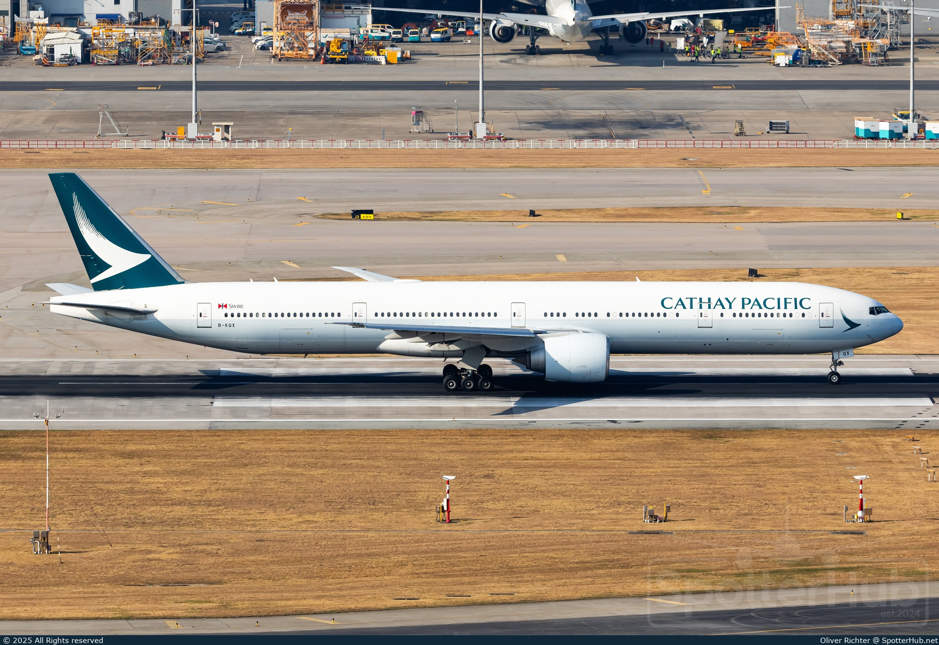 Photo of B-KQX - Boeing 777-367(ER) operated by Cathay Pacific Airways