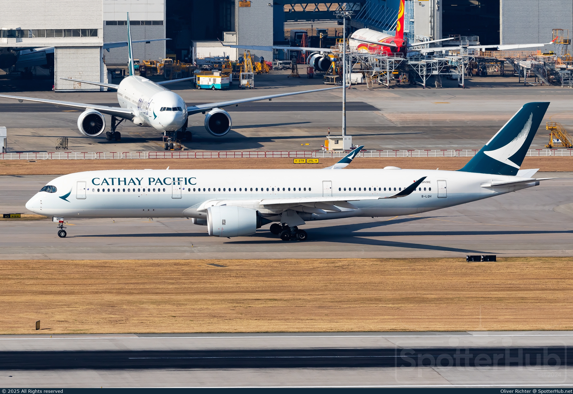 Photo of B-LQH - Airbus A350-941 operated by Cathay Pacific Airways