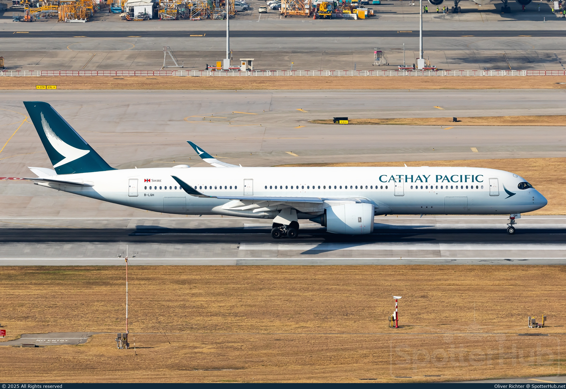 Photo of B-LQH - Airbus A350-941 operated by Cathay Pacific Airways