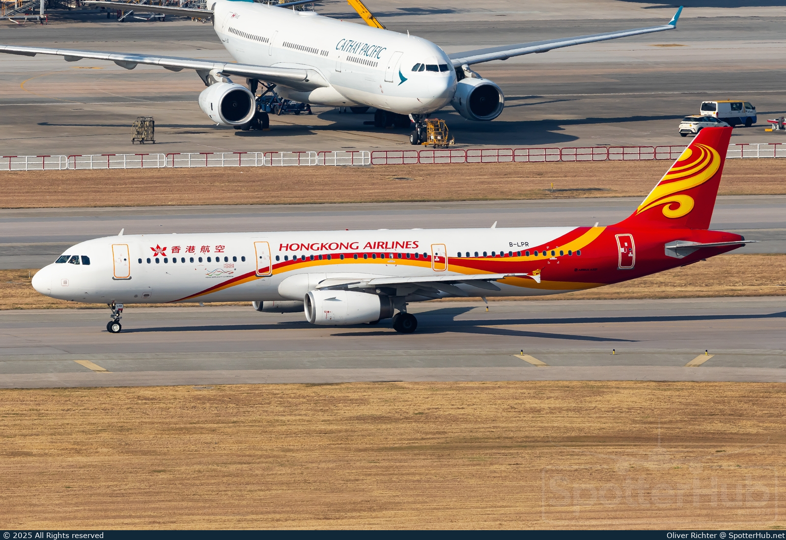 Photo of B-LPR - Airbus A321-231 operated by Hong Kong Airlines