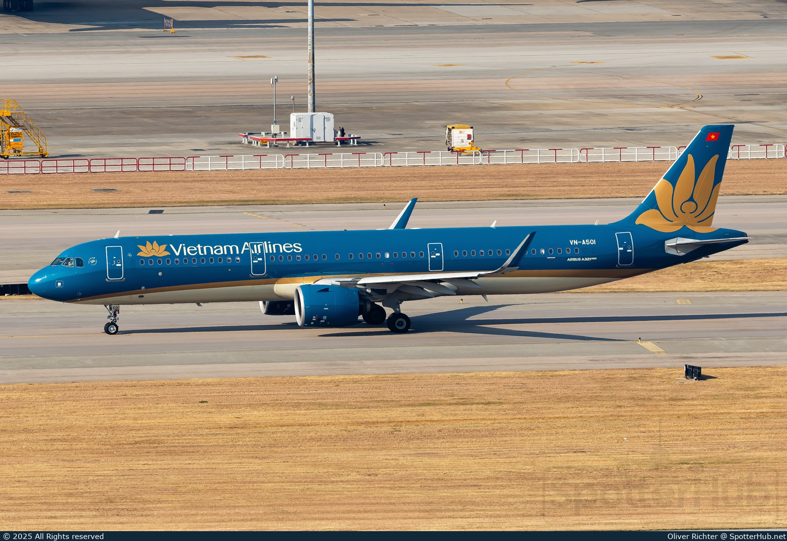 Photo of VN-A501 - Airbus A321-272N operated by Vietnam Airlines