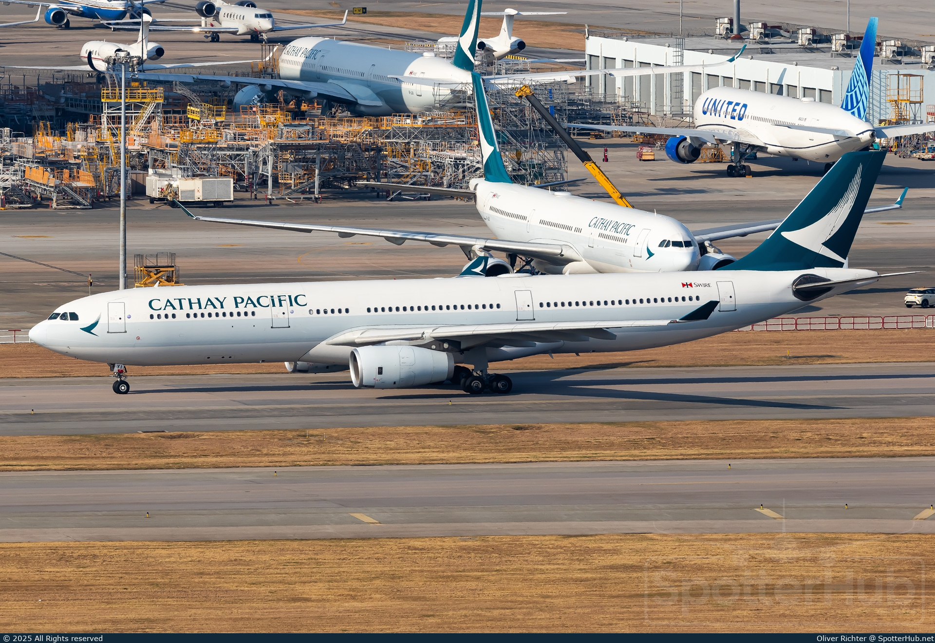 Photo of B-HYI - Airbus A330-343 operated by Cathay Pacific Airways