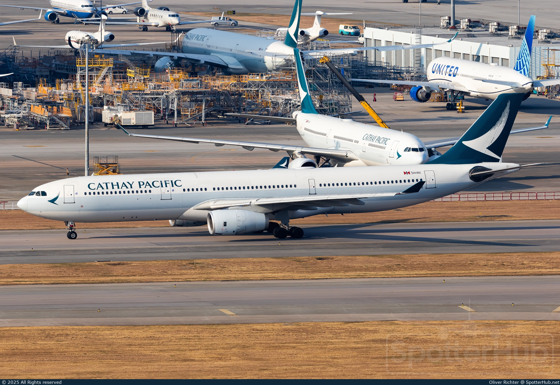 Photo of B-HLN - Airbus A330-343 operated by Cathay Pacific Airways
