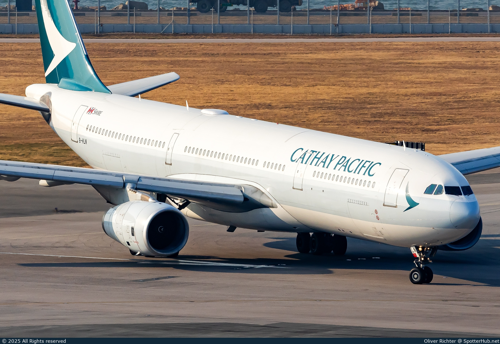 Photo of B-HLN - Airbus A330-343 operated by Cathay Pacific Airways