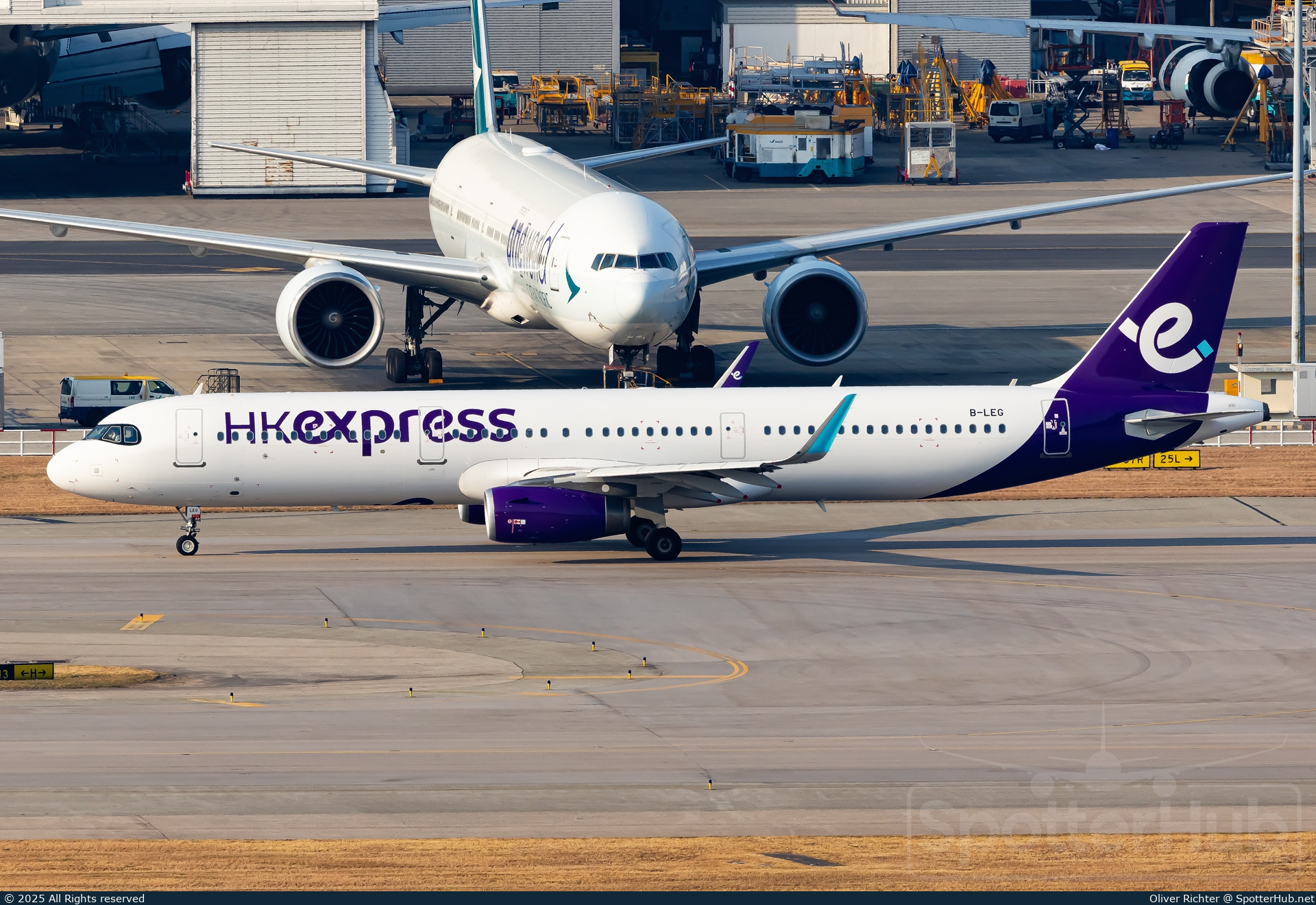 Photo of B-LEG - Airbus A321-231 operated by Hong Kong Express