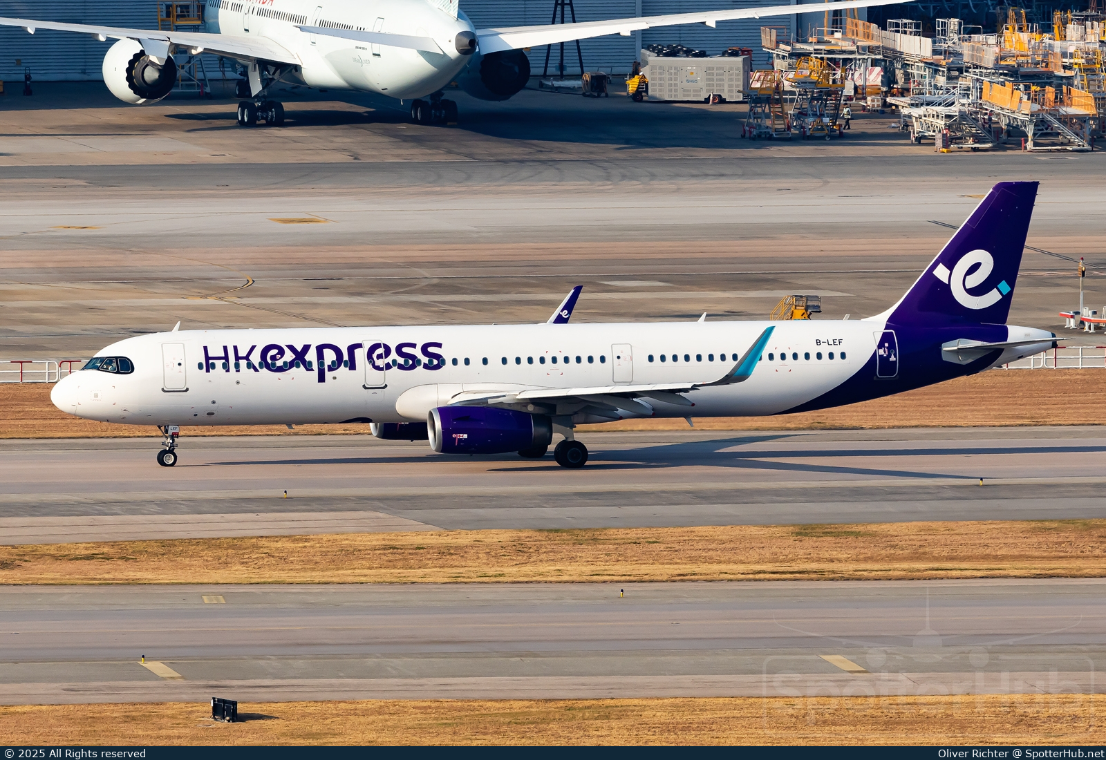 Photo of B-LEF - Airbus A321-231 operated by Hong Kong Express