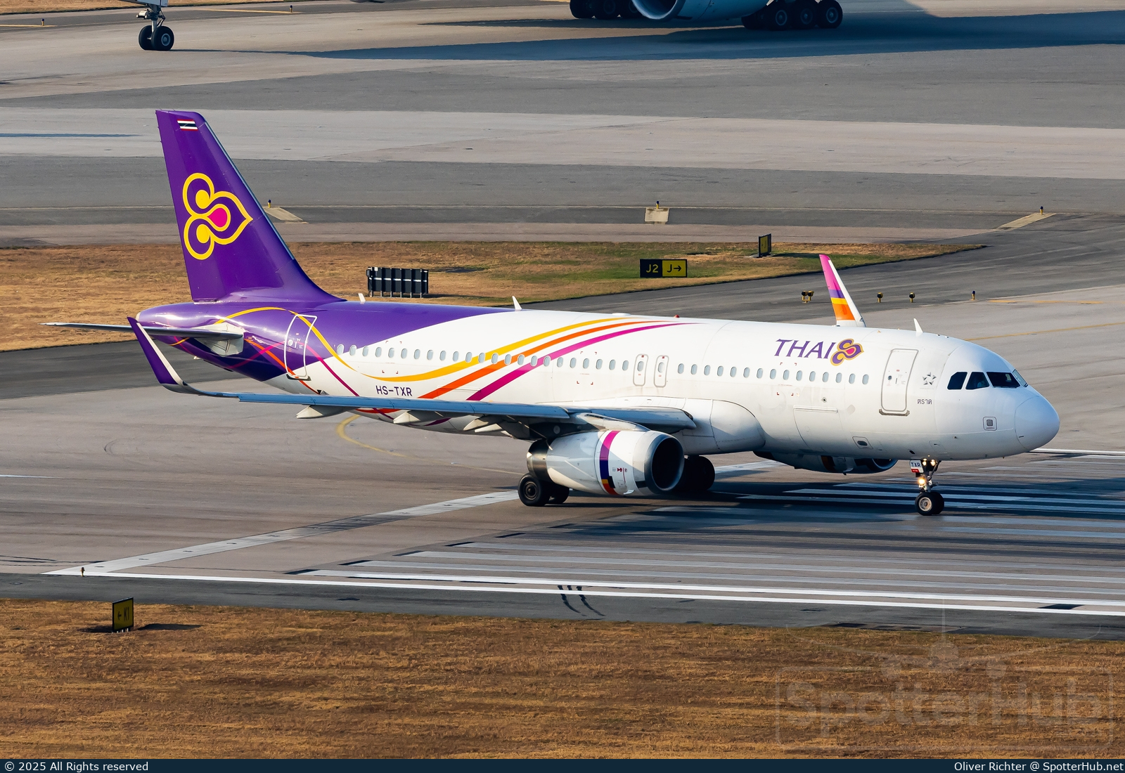 Photo of HS-TXR - Airbus A320-232 operated by Thai Airways International