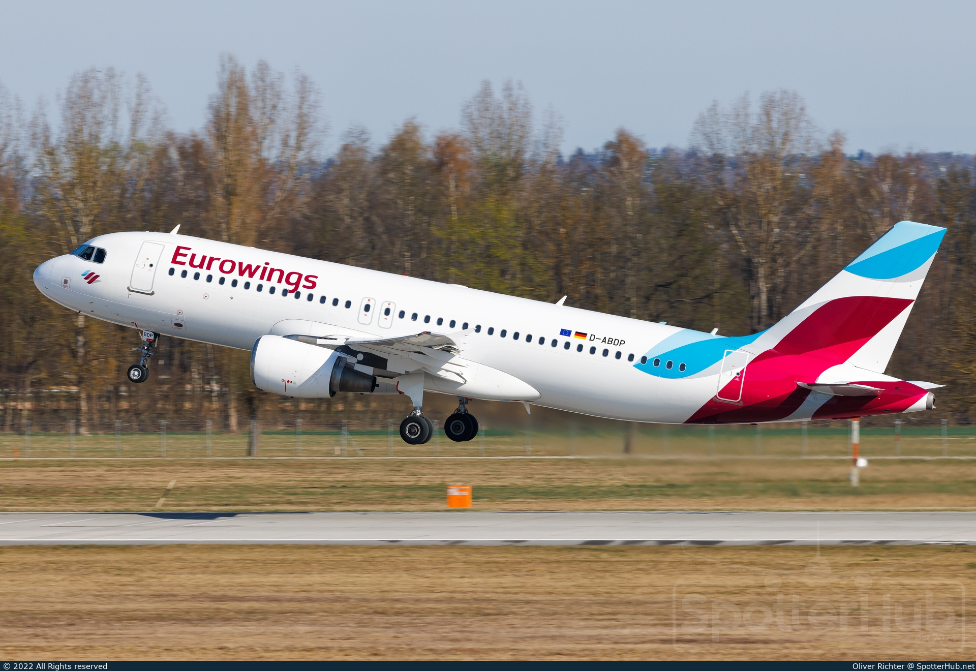 Photo of D-ABDP - Airbus A320-214 operated by Eurowings